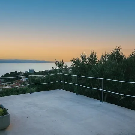 With A Parking Space - 21567 Makarska
